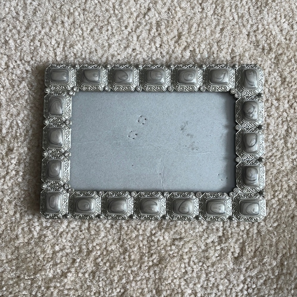 Silver/taupe embellished 4x6” picture frame